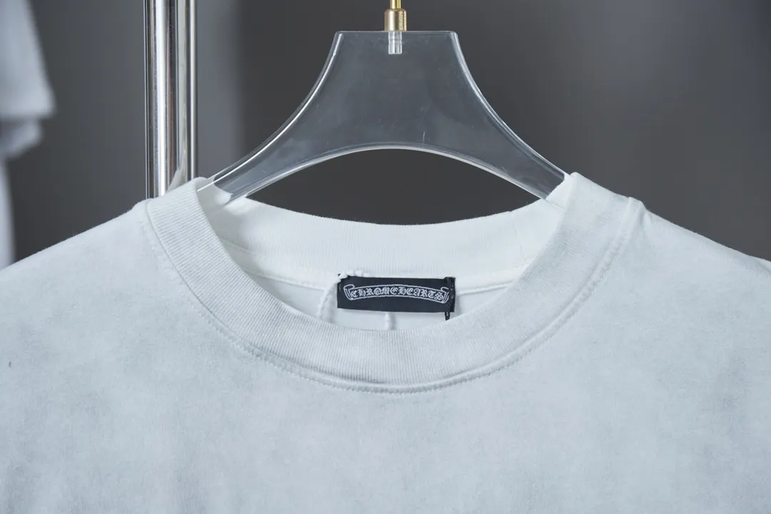 🅿️210 Ch*ome Hearte 25SS early spring new style Three-dimensional sponge thick version Chloë Hearte logo short sleeves Light luxury essential item for daily commuting for men and women Correct version Welcome to compare Detailed features · 320g 100% pure cotton double yarn jersey fabric · Custom dyed in the same vat with special thickened 32 count double-ply 1X1 thread · Three-dimensional sponge thick version Chloé Hearte logo printing · Ready-to-wear dyeing Then do the faded fried snowflake process, then wash it to make it look old · General washing to improve the effect · Double-needle stitching and cross-stitch process · Original main mark, washed tag, brand moisture-proof paper packaging Color: white/black/green/blue Size: S/M/L/XL